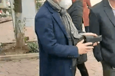 Người đàn ông rút súng trong cuộc mua bán đất có phải là luật sư?