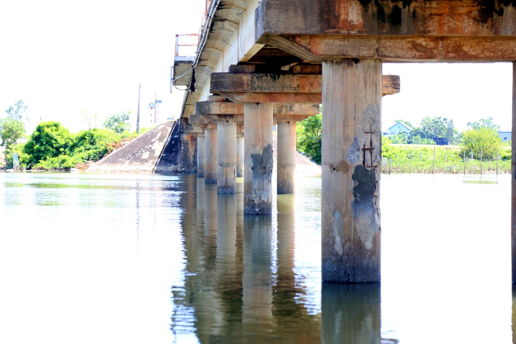Cấm ô tô qua cầu Sông Thai - 2 Cấm ô tô qua cầu Sông Thai - 2