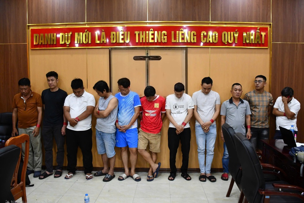 Triệt phá đường dây đánh bạc qua mạng quy mô hơn 350 tỷ đồng - 3 Triệt phá đường dây đánh bạc qua mạng quy mô hơn 350 tỷ đồng - 3