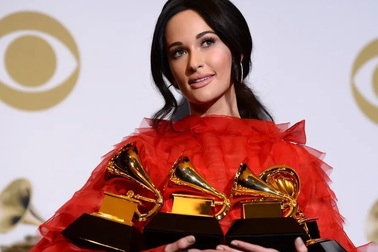 Chân dung cô gái xinh đẹp vừa thắng lớn tại lễ trao giải Grammy 2019