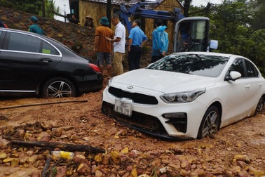 Lý giải sự cố hy hữu khiến hàng chục ô tô bị vùi lấp ở Sóc Sơn