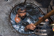 Những hình ảnh kinh khủng của nghề móc cống ở Bangladesh