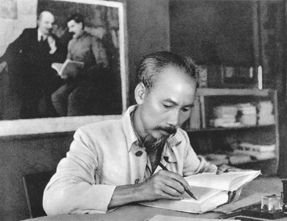 Noi gương học tập suốt đời của Hồ Chí Minh để trở thành Công dân học tập - 1 Noi gương học tập suốt đời của Hồ Chí Minh để trở thành Công dân học tập - 1