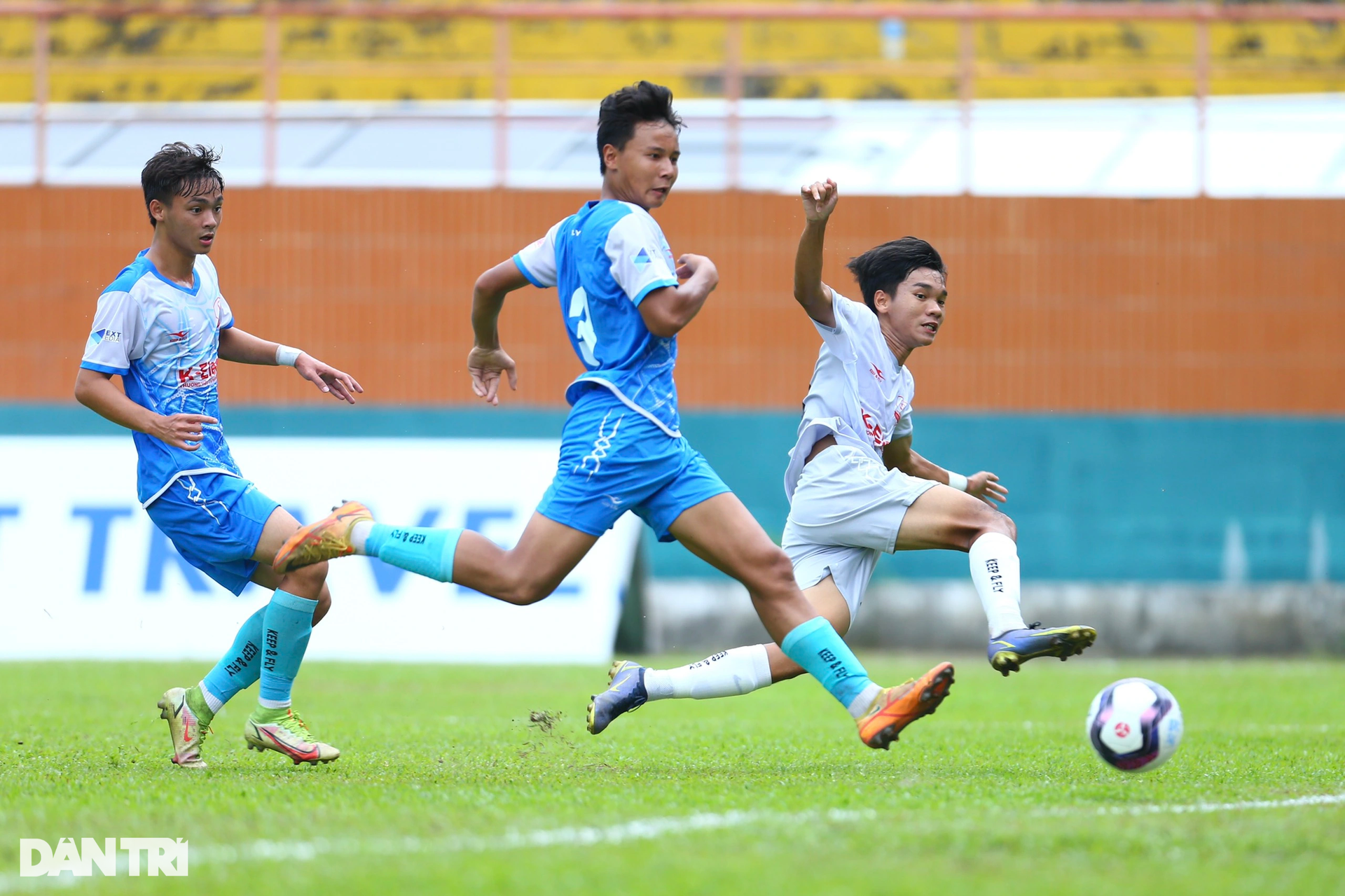 Đánh bại U17 Sài Gòn 2-0, đội U17 PVF lên ngôi vô địch U17 Quốc gia - 7 Đánh bại U17 Sài Gòn 2-0, đội U17 PVF lên ngôi vô địch U17 Quốc gia - 7