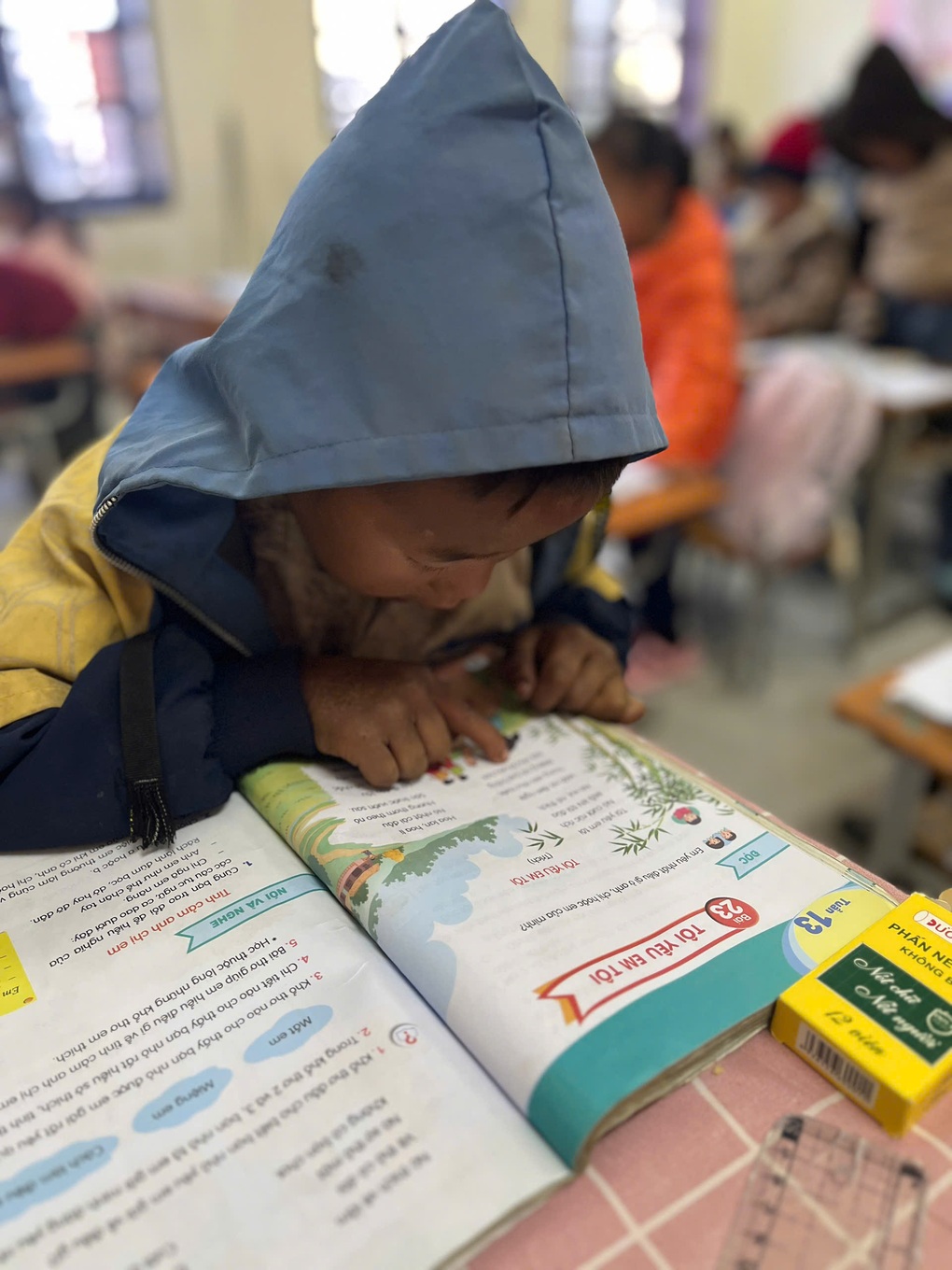 Phía sau bức ảnh bàn tay cậu bé 8 tuổi ở vùng cao khiến triệu người lay động - 2