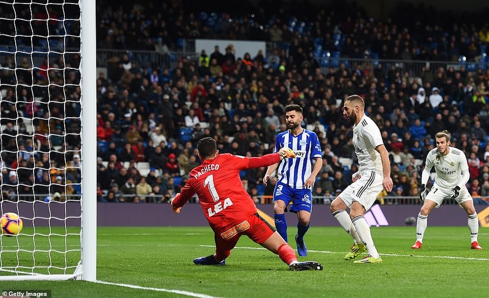 Real Madrid lên ngôi đầu bảng ở vòng đấu Barcelona đại chiến Atletico? - 2 Real Madrid lên ngôi đầu bảng ở vòng đấu Barcelona đại chiến Atletico? - 2