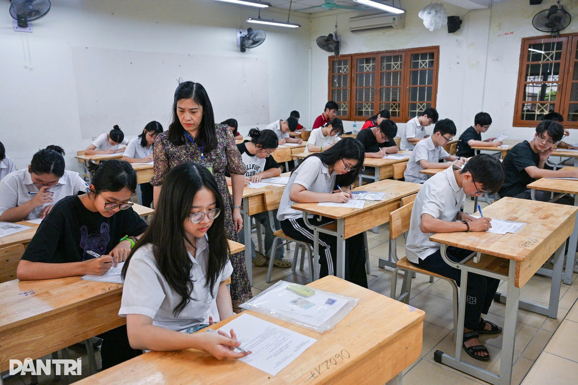 Sĩ tử Hà Nội tự tin, quyết tâm giành điểm cao ở kỳ thi vào lớp 10 - 11 Sĩ tử Hà Nội tự tin, quyết tâm giành điểm cao ở kỳ thi vào lớp 10 - 11
