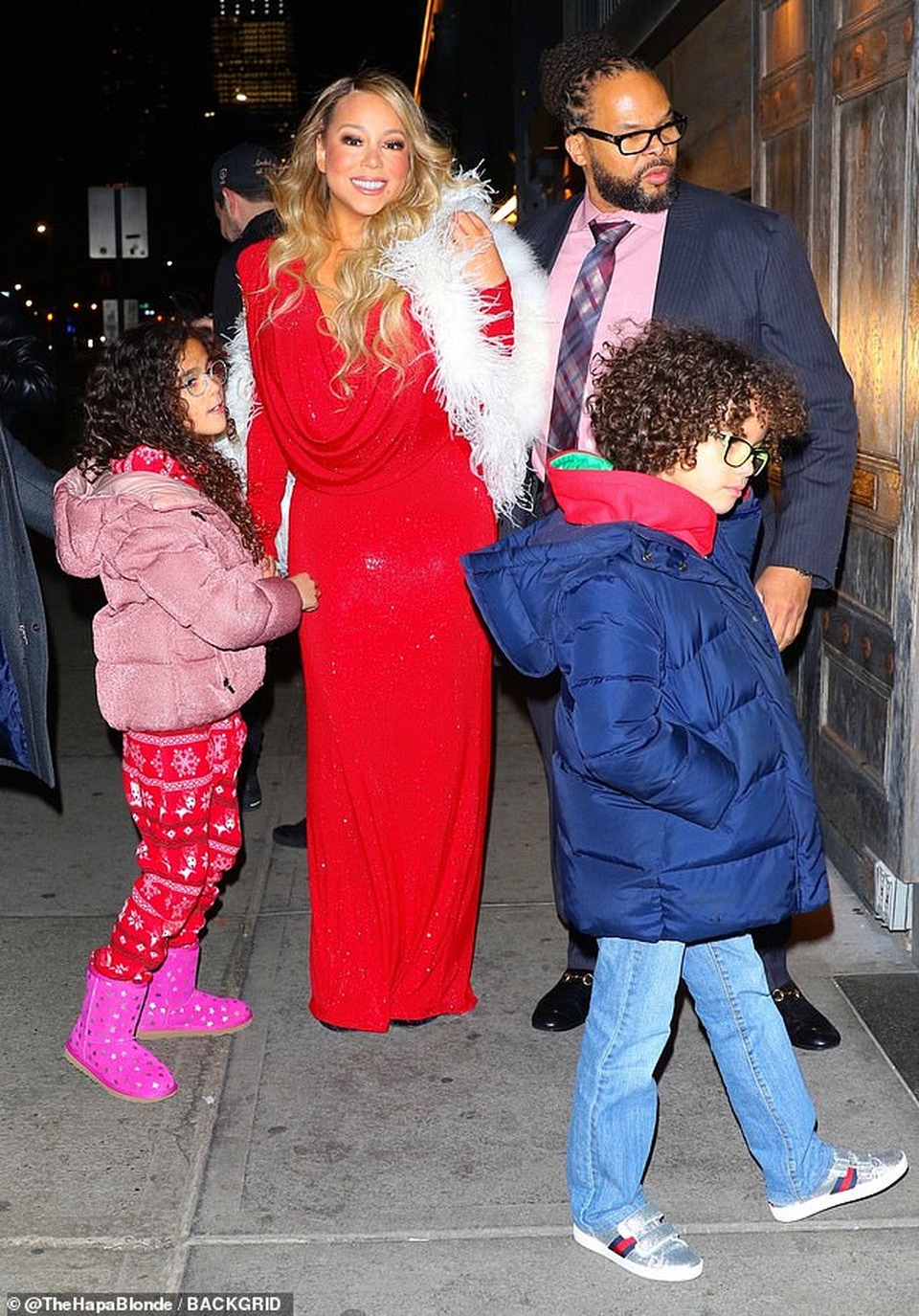Mariah Carey mặc điệu đà đi ăn tối cùng bồ trẻ - 1 Mariah Carey mặc điệu đà đi ăn tối cùng bồ trẻ - 1