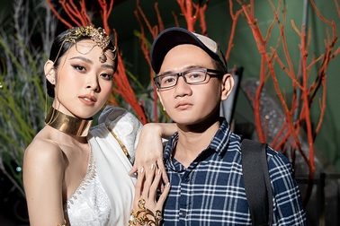 Diệp Bảo Ngọc mang lễ hội sắc màu Holi lên sân khấu