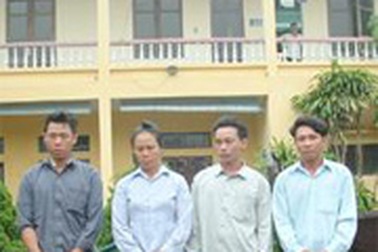 Khởi tố 4 đối tượng đào lợn dịch