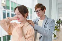 Stylist tiết lộ bí mật hàng trăm bộ đồ của ba chị em "Thương ngày nắng về"