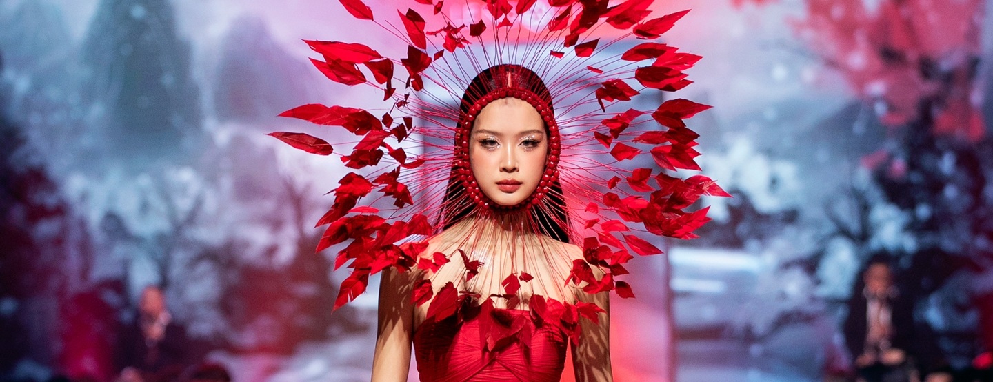 View - Hoa hậu Bảo Ngọc hóa bông hoa rực rỡ trên sàn catwalk | Báo Dân trí