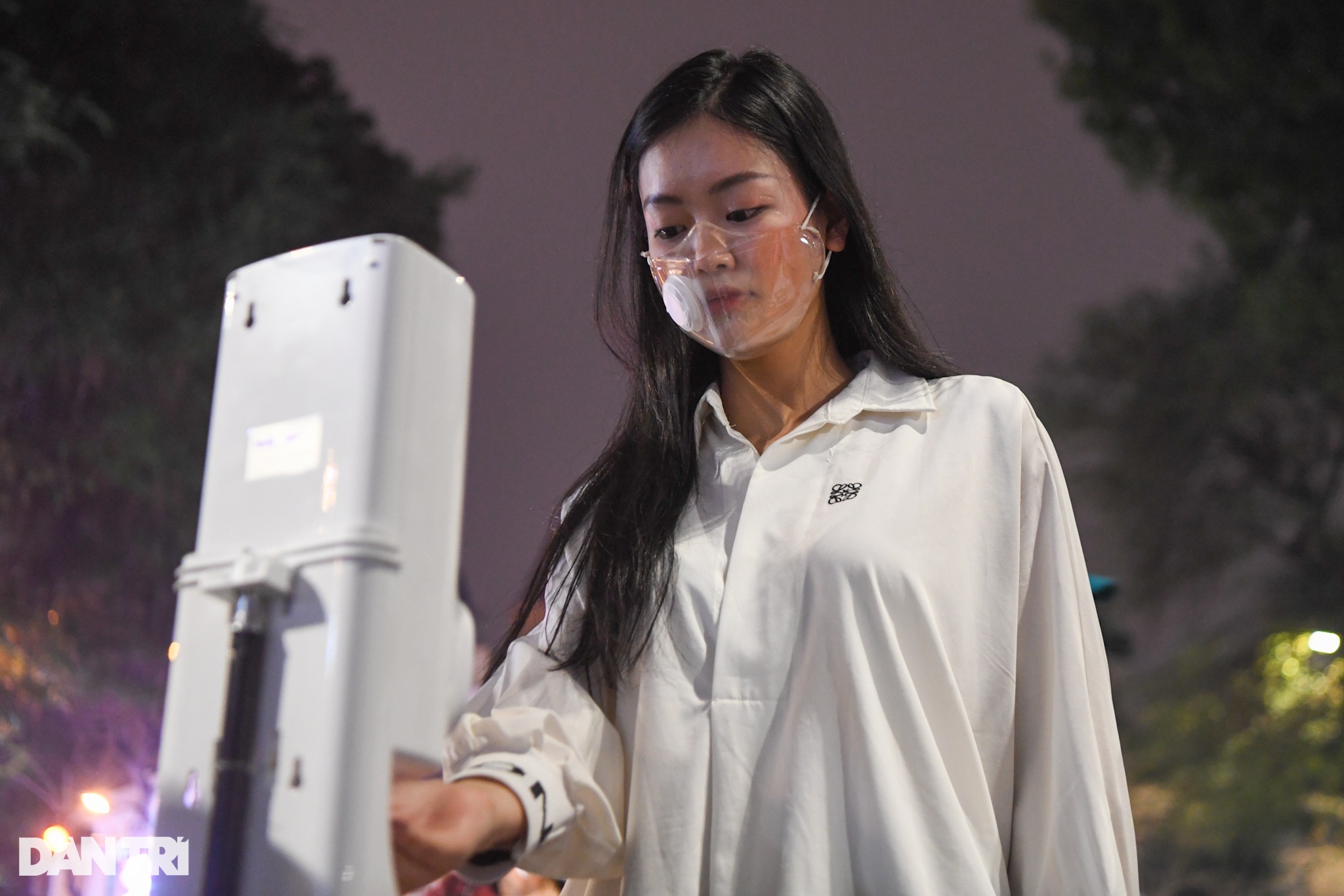 Hàng nghìn người đổ về phố đi bộ, hồ Gươm đông vui trở lại dịp cuối tuần - 4 Hàng nghìn người đổ về phố đi bộ, hồ Gươm đông vui trở lại dịp cuối tuần - 4