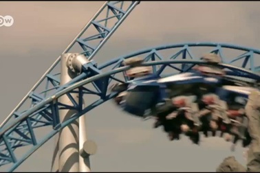 Vẻ đẹp ghê rợn của trung tâm giải trí khi đêm xuống