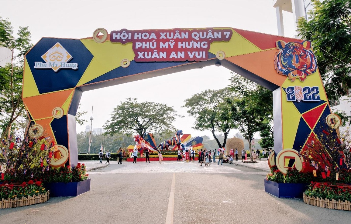 Ngắm mãnh hổ bùng nổ sắc màu tại Hội hoa xuân Phú Mỹ Hưng - 1 Ngắm mãnh hổ bùng nổ sắc màu tại Hội hoa xuân Phú Mỹ Hưng - 1