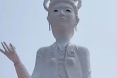 Trung Quốc: Tượng tiên nữ làm trong 1 tháng tốn 270 triệu đồng bị "chê xấu"