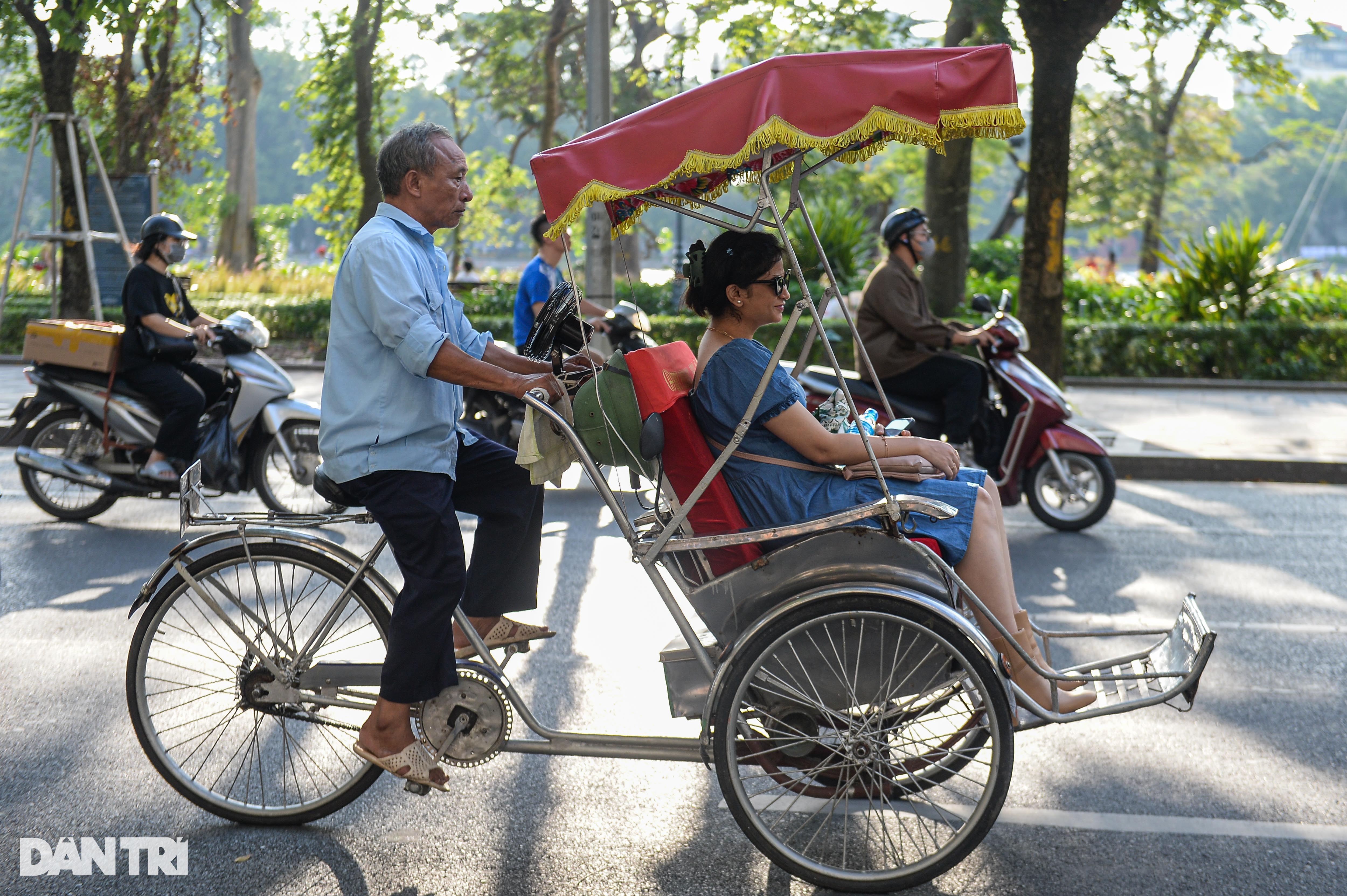 Những người già miệt mài mưu sinh giữa Thủ đô - 2