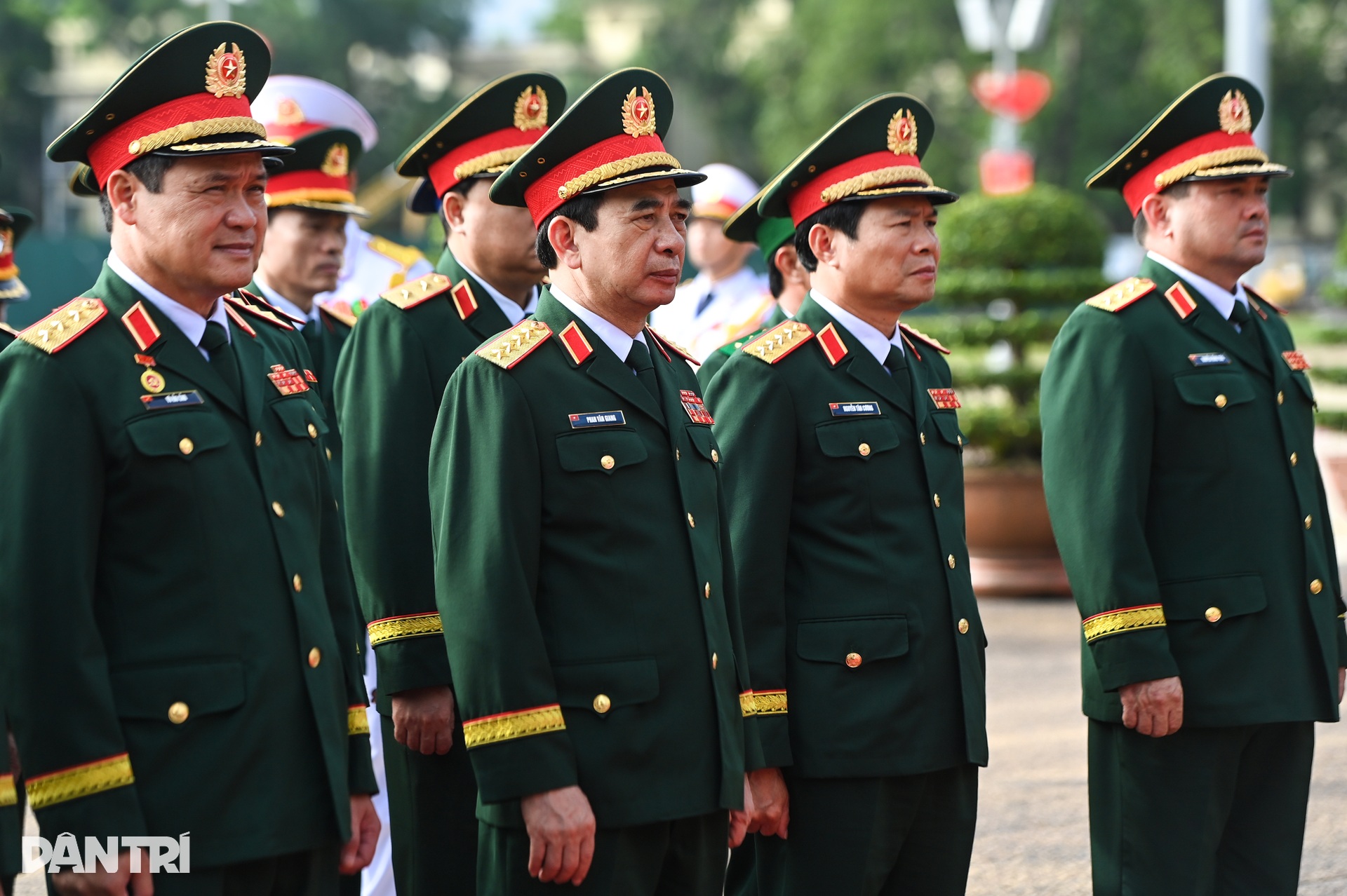 Lãnh đạo Đảng, Nhà nước đặt vòng hoa, viếng Lăng Chủ tịch Hồ Chí Minh - 5 Lãnh đạo Đảng, Nhà nước đặt vòng hoa, viếng Lăng Chủ tịch Hồ Chí Minh - 5