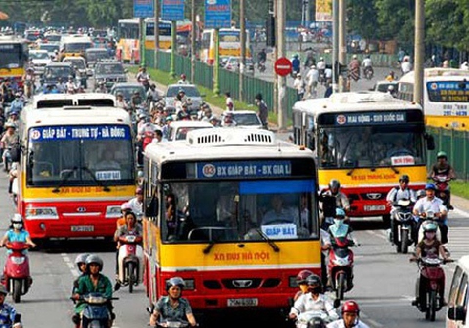 Hà Nội: Khách xe buýt giảm “sốc”, nhiều tuyến nguy cơ dừng chạy vì lỗ nặng - 1 Hà Nội: Khách xe buýt giảm “sốc”, nhiều tuyến nguy cơ dừng chạy vì lỗ nặng - 1