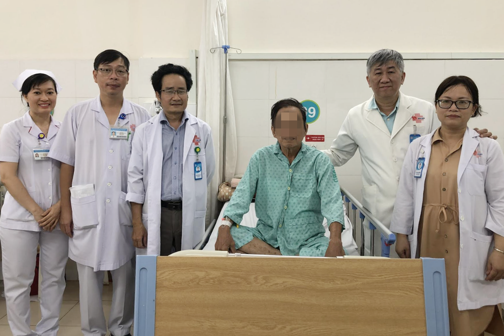 3 tuần tiểu ra máu, người đàn ông phát hiện có thể chết trong vài ngày - 1