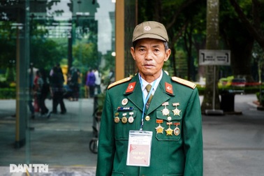 "Vào Lăng viếng Bác xong, tôi sẽ tiếp tục đi Quảng Ngãi tìm mộ đồng đội..."