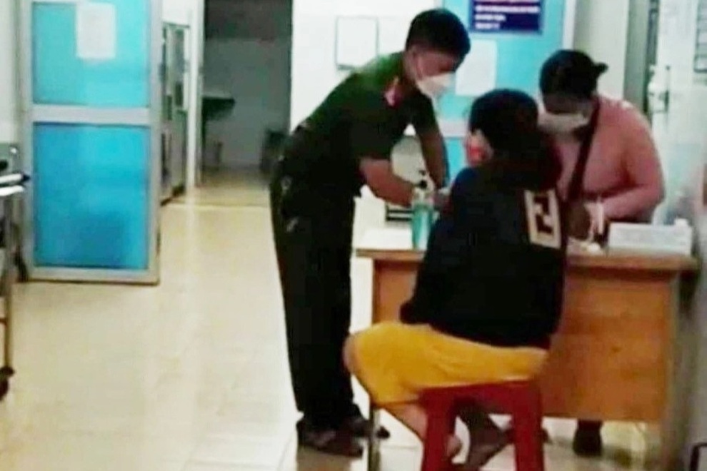 Người chồng bất đắc dĩ đưa bà bầu ở khu phong tỏa đi sinh trong đêm - 3 Người chồng bất đắc dĩ đưa bà bầu ở khu phong tỏa đi sinh trong đêm - 3