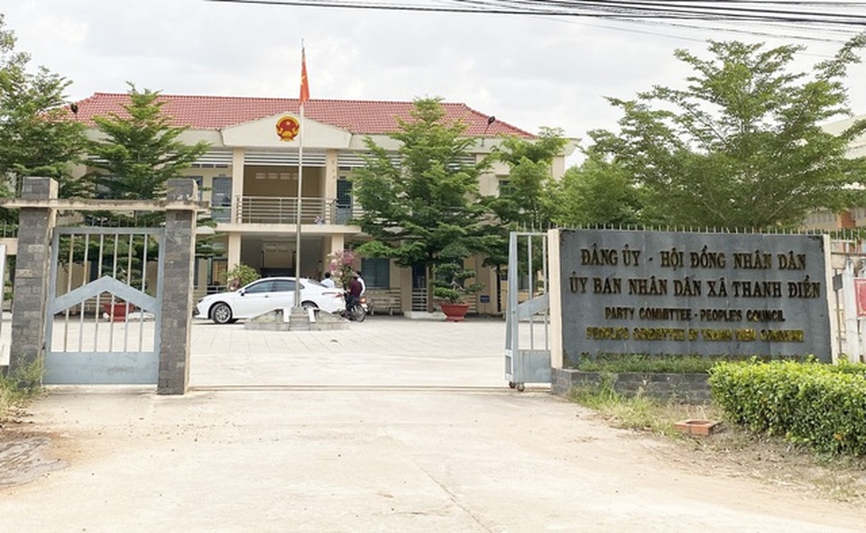 Lãnh đạo huyện nhận nhà nghĩa tình khủng phải trả lại 110 triệu đồng! - 3 Lãnh đạo huyện nhận nhà nghĩa tình khủng phải trả lại 110 triệu đồng! - 3