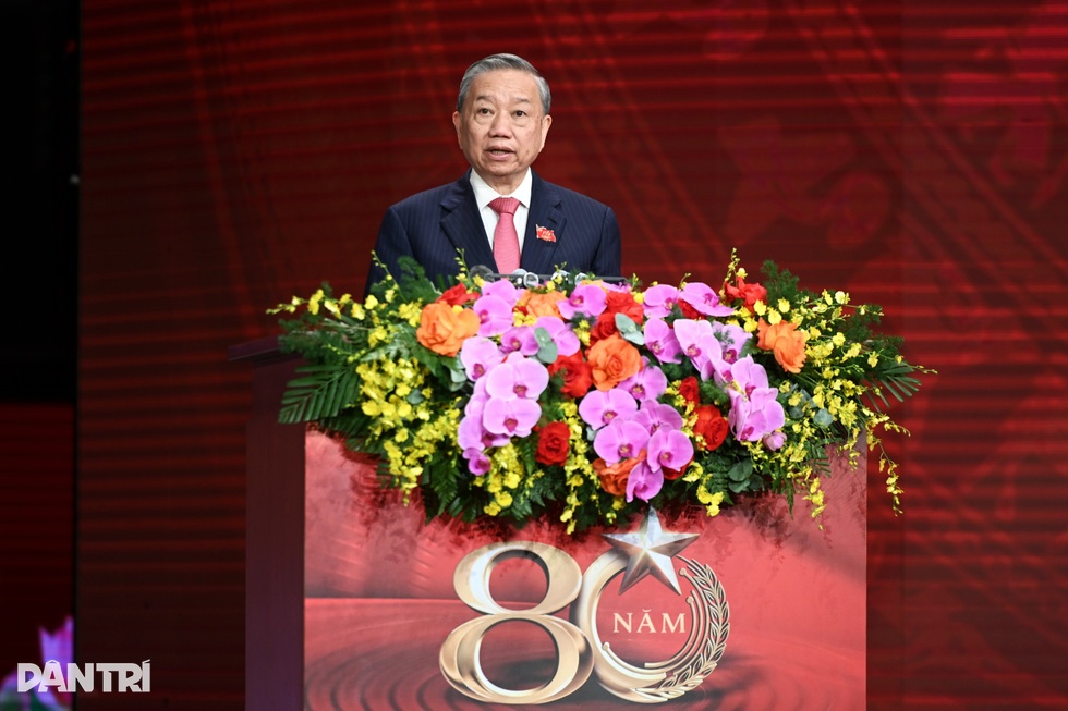 Tổng Bí thư: Dân tộc hùng cường phải có quốc phòng, an ninh vững mạnh - 1 Tổng Bí thư: Dân tộc hùng cường phải có quốc phòng, an ninh vững mạnh - 1