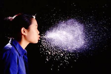 Giọt bắn và nguy cơ lây nhiễm bệnh qua đường hô hấp