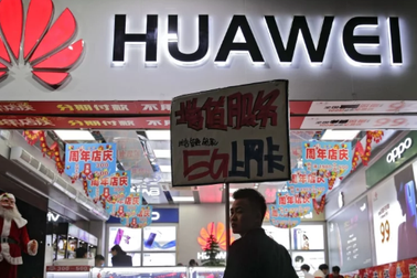 Huawei phạt nhân viên vì lỡ đăng tweet bằng iPhone