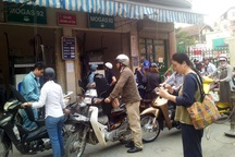 Giá xăng bất ngờ tăng 2.100 đồng/lít