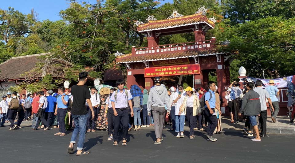 Thi lớp 10 tại Thừa Thiên Huế: Đề môn Toán dễ đạt điểm cao - 2 Thi lớp 10 tại Thừa Thiên Huế: Đề môn Toán dễ đạt điểm cao - 2