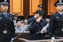 Quan tham bị "tóm" bất ngờ, ra tòa khóc thảm thiết