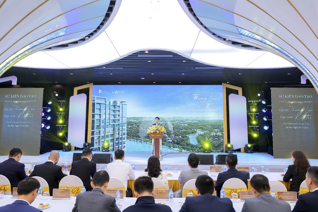 Hơn 800 chuyên viên kinh doanh dự sự kiện đào tạo dự án Masteri West Heights - 3 Hơn 800 chuyên viên kinh doanh dự sự kiện đào tạo dự án Masteri West Heights - 3
