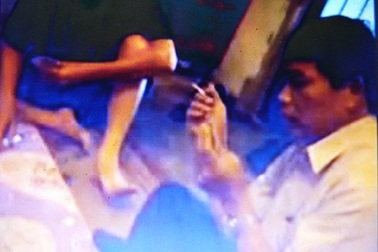 “Lộ” clip Chủ nhiệm Ủy ban kiểm tra huyện ủy đánh bạc?