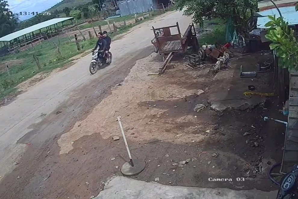 Phóng xe như bay trên đường, hai quái xế bị phạt hơn 15 triệu đồng - 1 Phóng xe như bay trên đường, hai quái xế bị phạt hơn 15 triệu đồng - 1