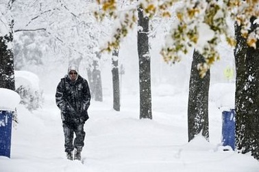 Miền đông bắc Mỹ chìm trong bão tuyết dữ dội, 7 người chết