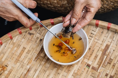 Cà cuống 5 triệu đồng/kg, đại gia sùng sục săn lùng mua về ngâm mắm