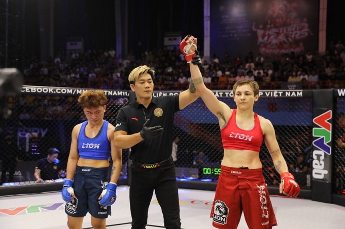 Đả nữ người Hungary thắng thuyết phục ở giải MMA Việt Nam - 2