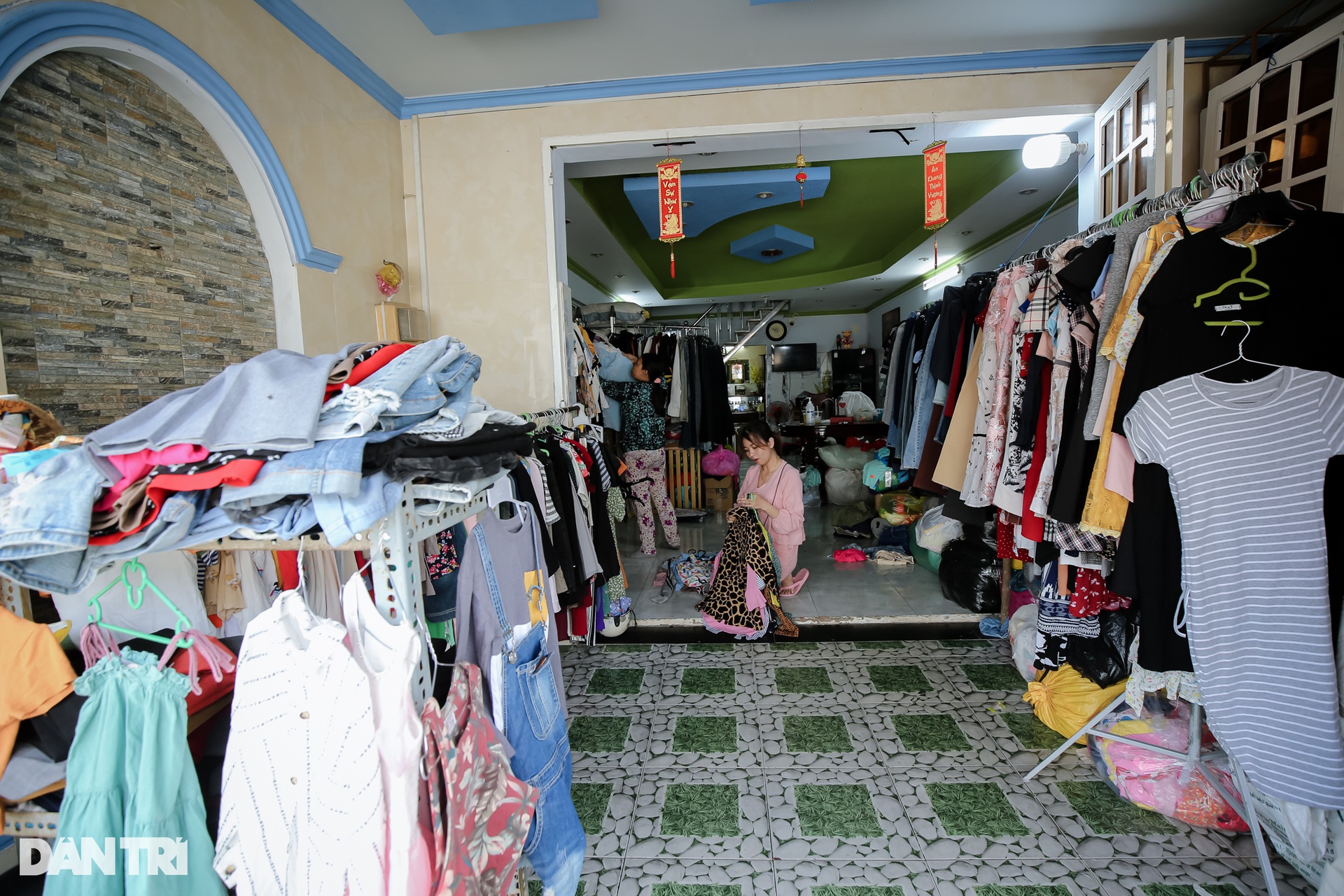 Gian hàng 0 đồng giúp người nghèo shopping thả ga - 2 Gian hàng 0 đồng giúp người nghèo shopping thả ga - 2