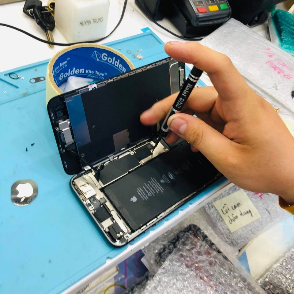 Bỏ túi ngay mẹo cấp cứu kịp thời khi iPhone vô nước từ iHub Đà Nẵng - 4 Bỏ túi ngay mẹo cấp cứu kịp thời khi iPhone vô nước từ iHub Đà Nẵng - 4