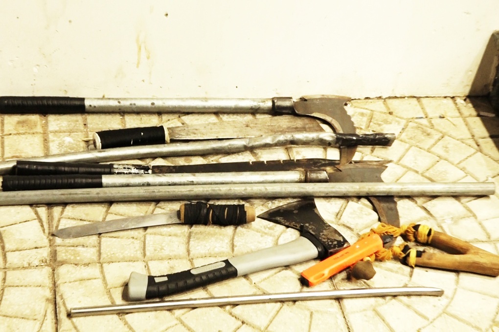 Bắt kẻ ném đá làm một người nước ngoài chấn thương sọ não - 1 Bắt kẻ ném đá làm một người nước ngoài chấn thương sọ não - 1