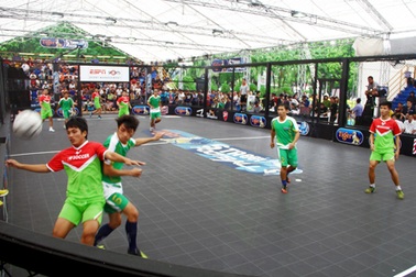 Sôi động lễ hội bóng đá Tiger Street Football 2013
