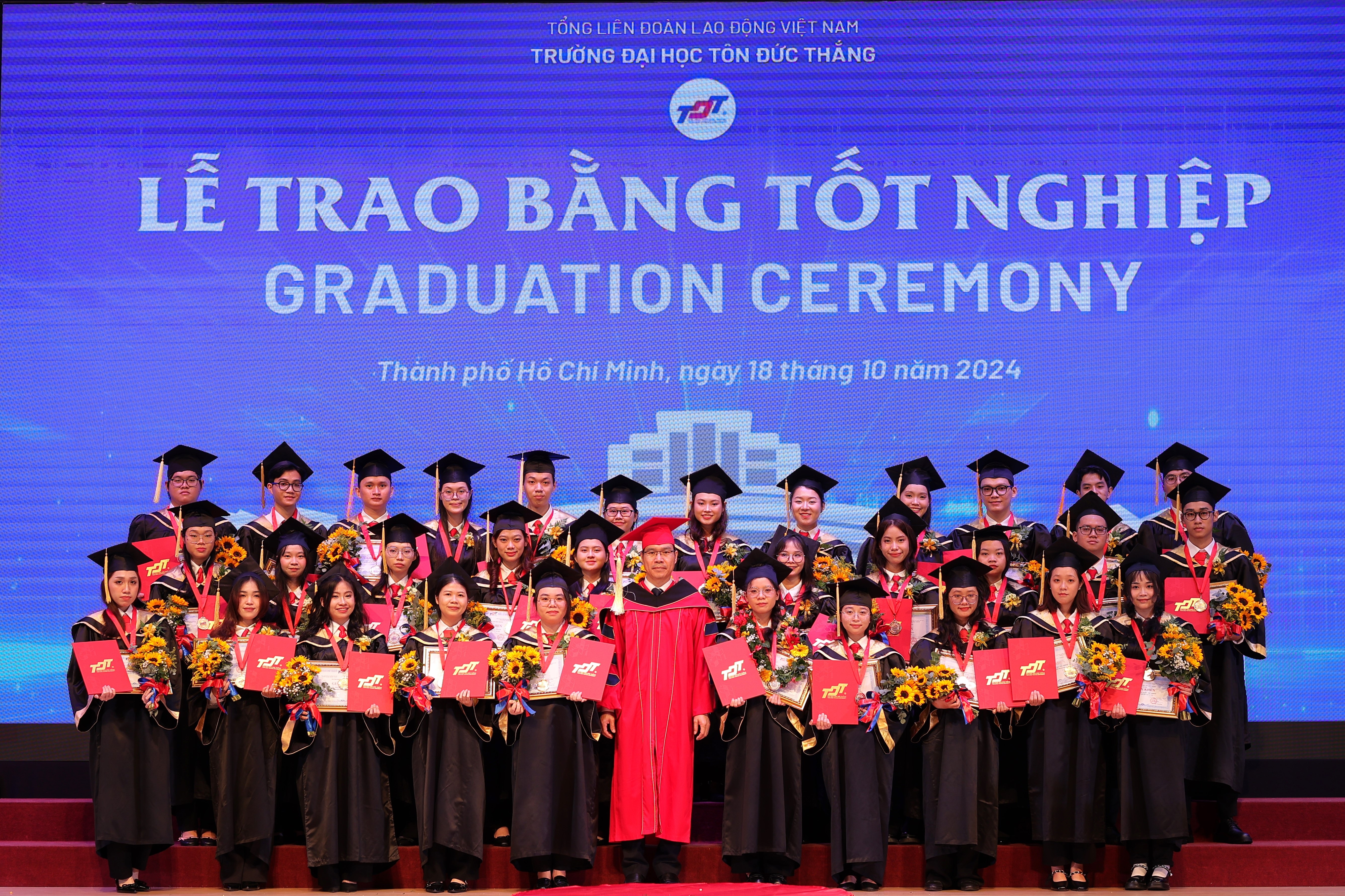 និស្សិតស្រីបញ្ចប់ការសិក្សាដោយលទ្ធផលល្អ - ៣ Nữ sinh tốt nghiệp xuất sắc với thành tích đặc biệt - 3