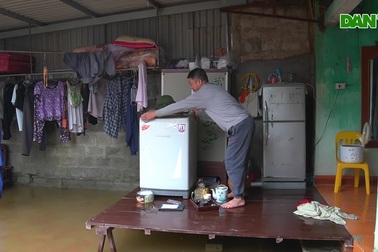 Nước sông Bùi dâng cao nhấn chìm nhiều thôn xóm ngoại thành Hà Nội