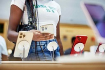 Smartphone, laptop đồng loạt giảm giá mạnh dịp cận Tết