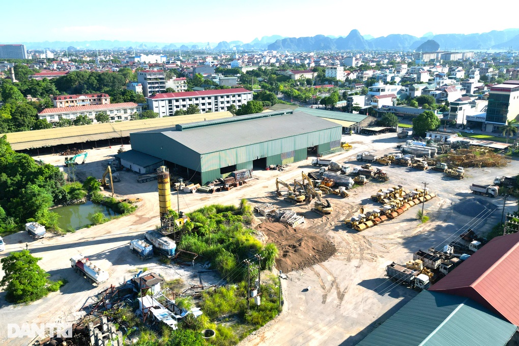 Ninh Bình di dời trạm trộn bê tông khổng lồ khỏi trung tâm thành phố - 2 Ninh Bình di dời trạm trộn bê tông khổng lồ khỏi trung tâm thành phố - 2