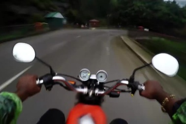 Phóng xe trải nghiệm trên đèo Mã Pí Lèng