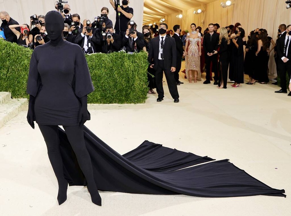 Búi tóc nối giá hơn 220 triệu đồng của Kim Kardashian tại Met Gala 2021 - 1 Búi tóc nối giá hơn 220 triệu đồng của Kim Kardashian tại Met Gala 2021 - 1