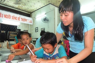 Lớp học tình thương nơi quán cơm 2.000 đồng